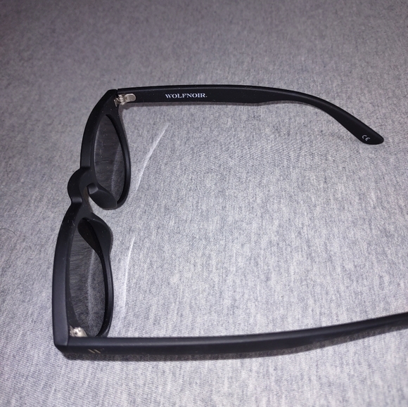 Glasses - Picture 4 of 5